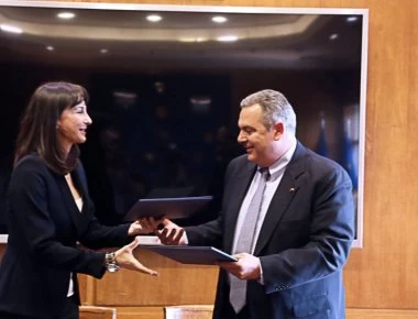 Ο Π. Καμμένος φέρνει στη Βουλή τις δαπάνες της Ε. Κουντουρά (φώτο)